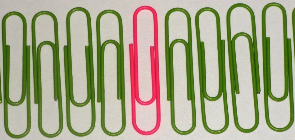 Green and pink paperclips
