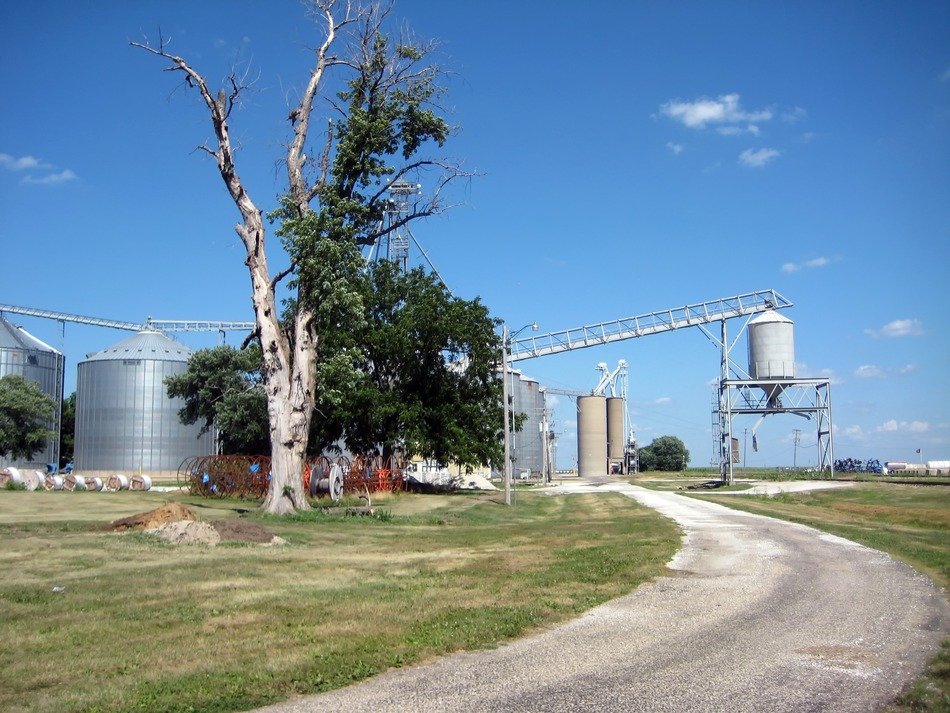 distant view of the elevator in Sciota Illinois