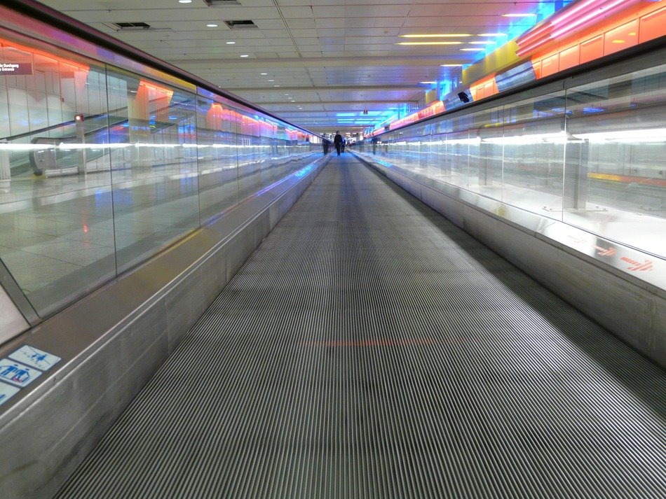 Treadmill with colored walls