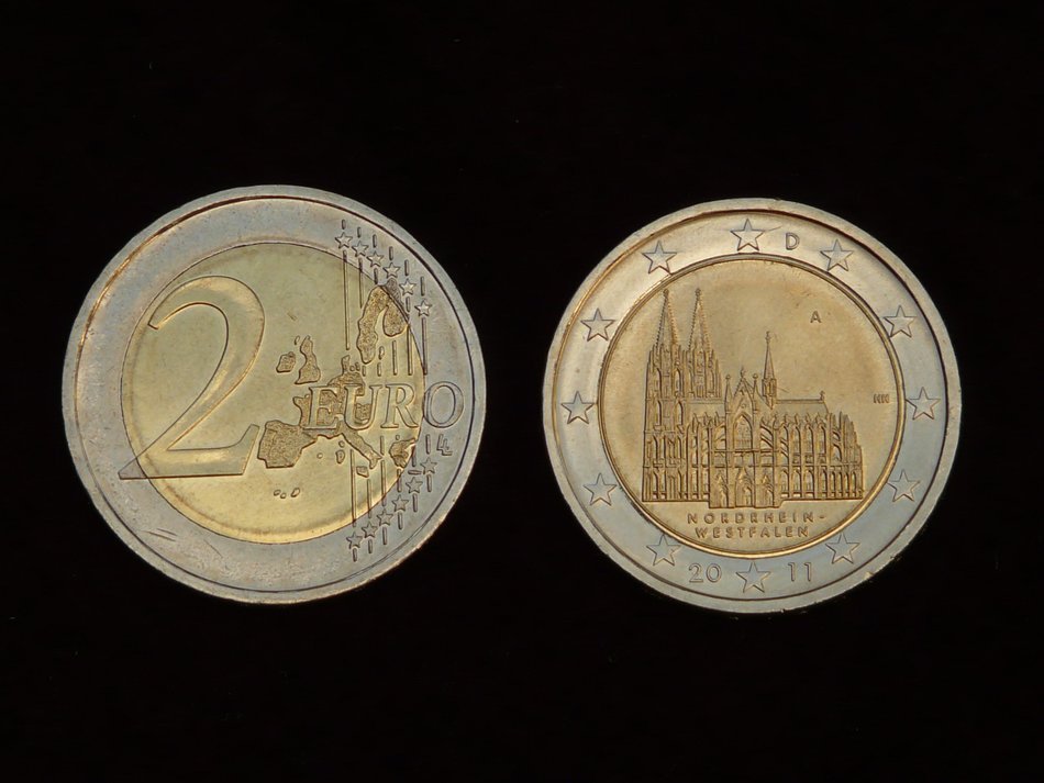 front and rear of the euro coins