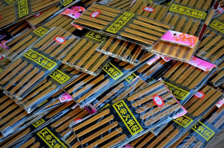 A lot of chopsticks