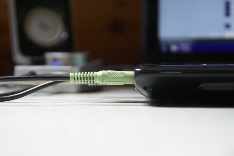 green connector in notebookâs port