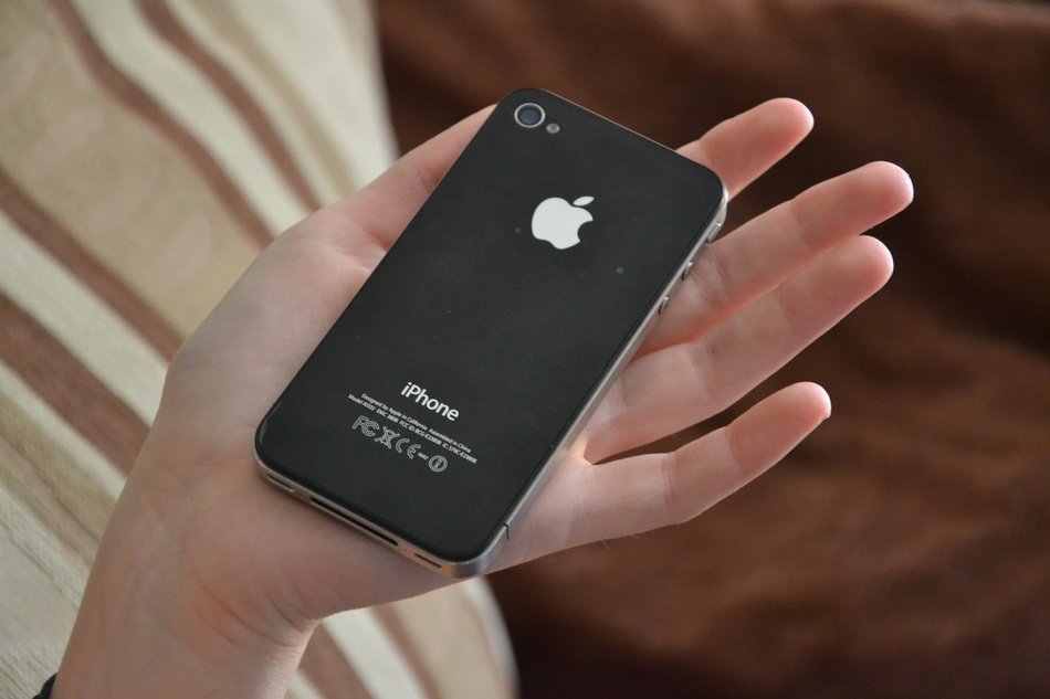 iphone in woman’s hand