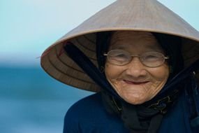 photo of a Vietnamese old woman with glasses