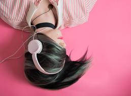 Fashion Girl listen to Music
