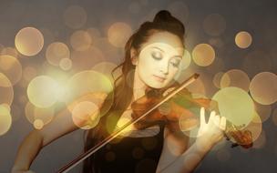 girl with a violin and light reflections