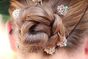 hairpins in girl hair