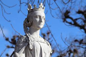 garden Statue Pierre Queen