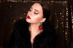 Colorful portrait of the fashionable woman