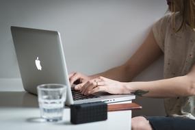 Laptop Apple and girl