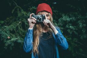 Photographer Woman in red hat