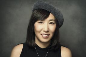 womanâs portrait with beret