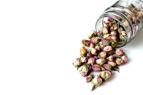 storage of dry rose buds in a glass container