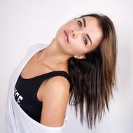 photo portrait of a girl in a black T-shirt with beautiful makeup