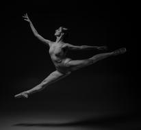 JetÃ©, ballerina in jump, Black And White