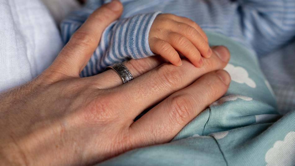 fatherâs hand and babyâs hand