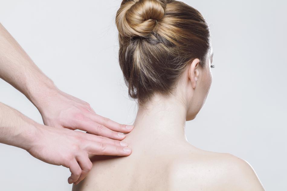 Person, massaging back of the woman