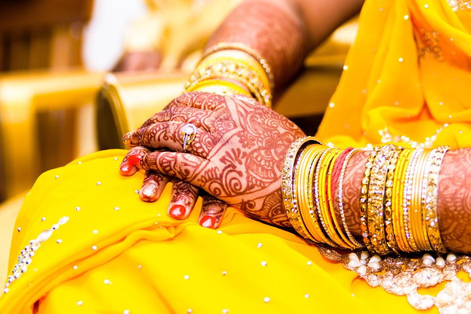 Mehendi Bangles woman on Wedding