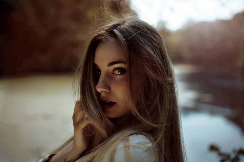 picture of an attractive young woman