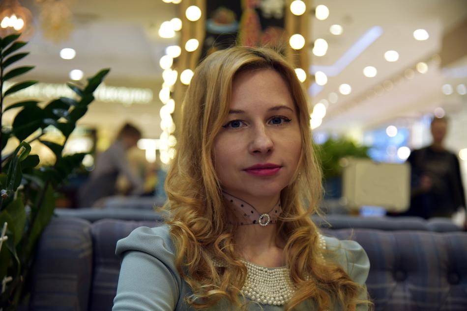 Girl in Café