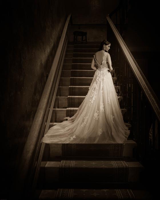 bride on Escalator at darkness, Dreams about Past