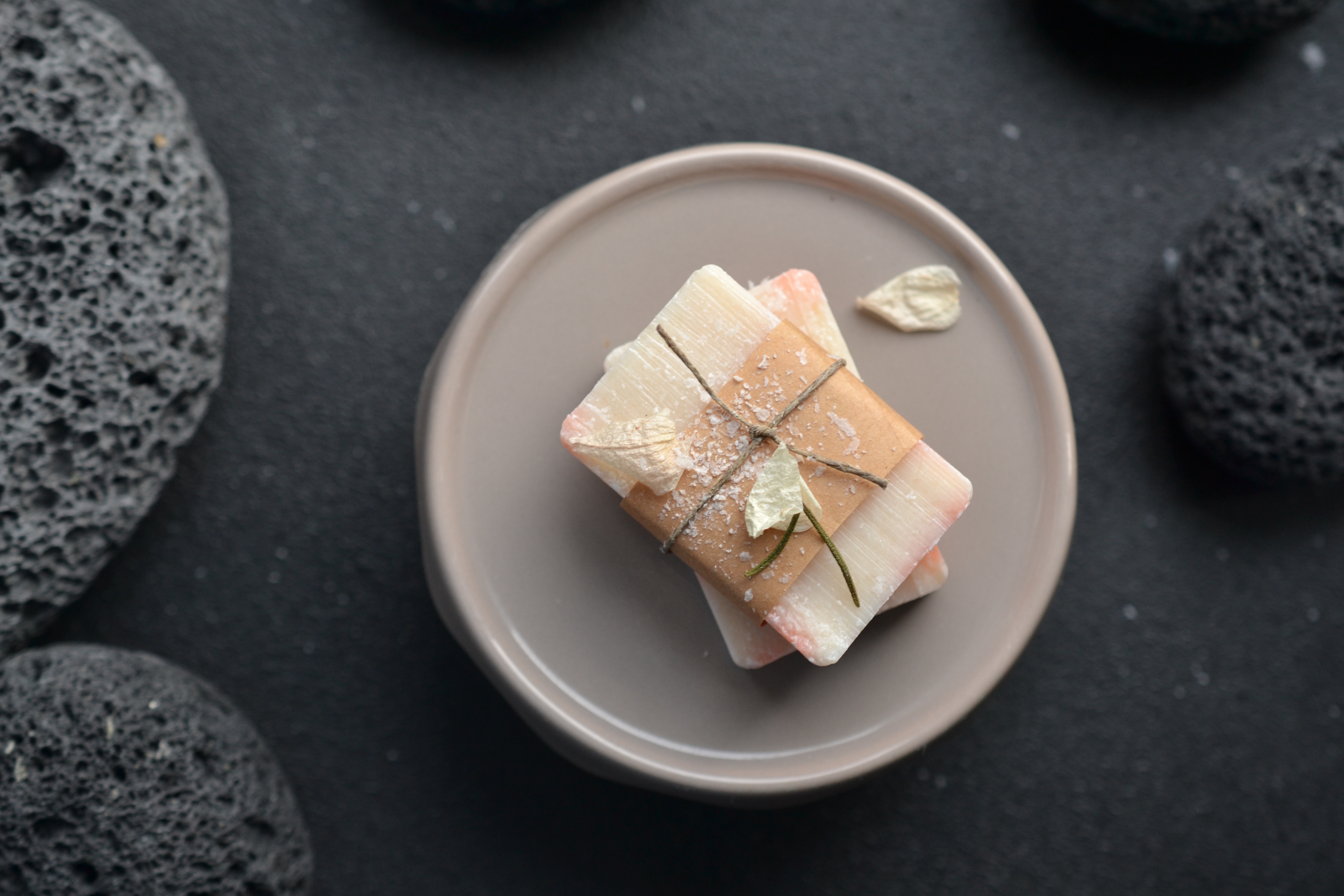 Заработать на мыловарении. Handmade Soap. Мыловарение картинки. Natural Soap. Фото мыло съедобного.