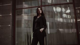 photo of a business woman on a background of a shop window