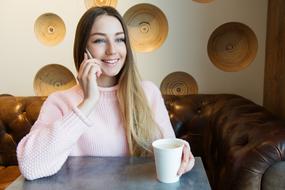 girl with a phone in a cafe