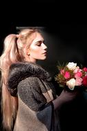 beautiful woman with roses' bouquet