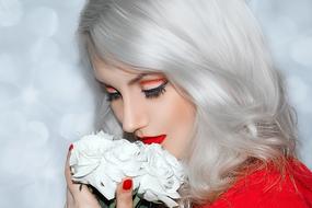 portrait of a blonde with a white bouquet