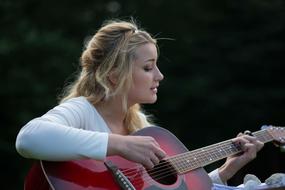 blonde plays the red guitar