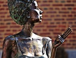 Woman with seven fingers, bronze sculpture