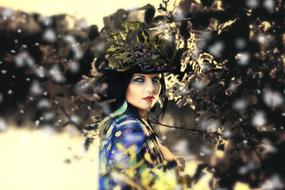 woman with flowered hat