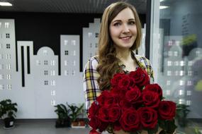 girl with red roses