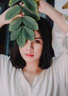 Portrait Beauty Girl green leaf