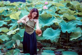 Nature Beautiful Girl green big leaf