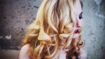 photo portrait of a blonde with curls