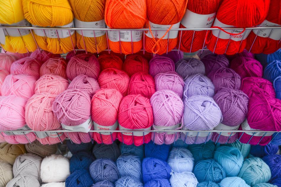 Colorful and beautiful wool on the shelves of the shop