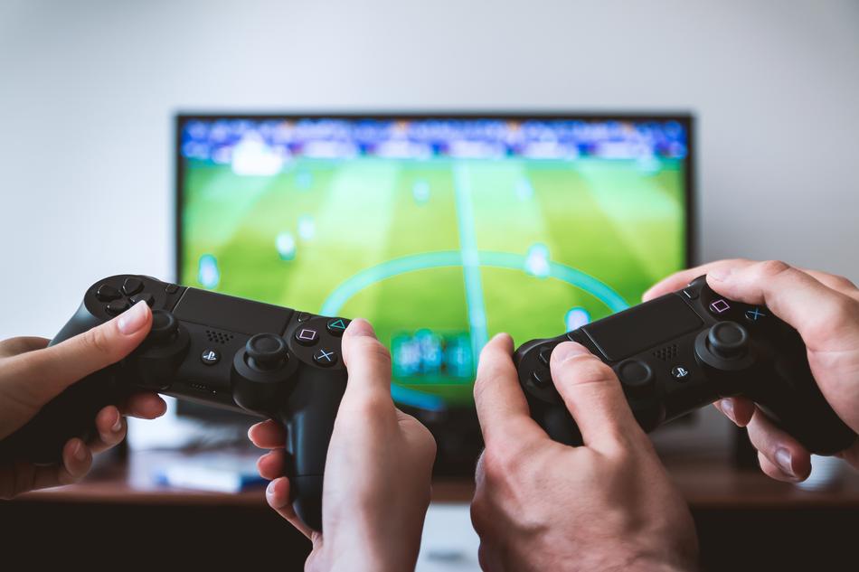 Gaming Players hands