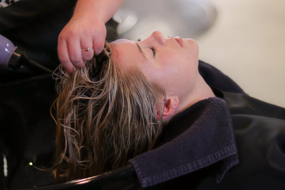 Woman Young in hairstyle salon