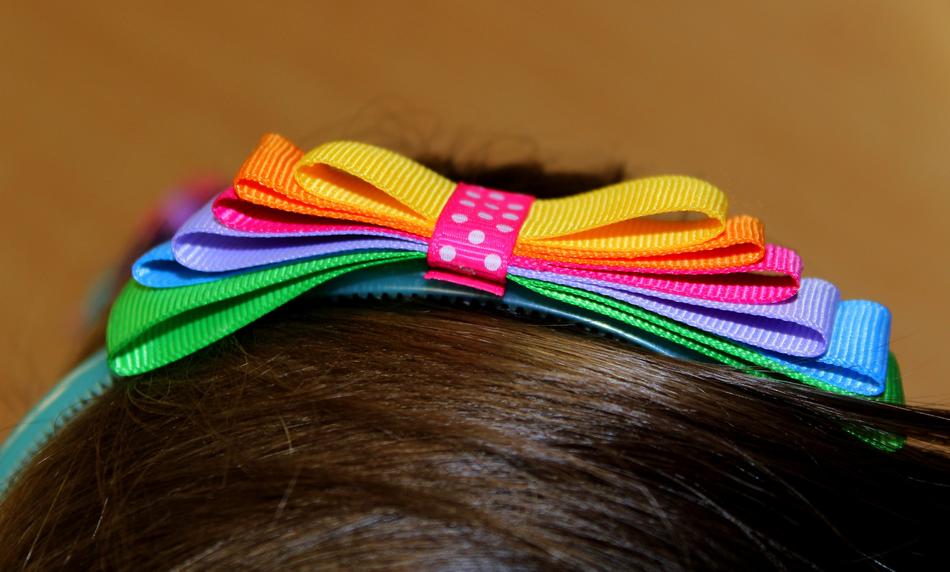 multi-colored bow on the girl's head