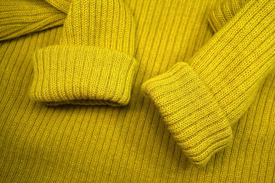 Beautiful, white woolen sweater with sleeves