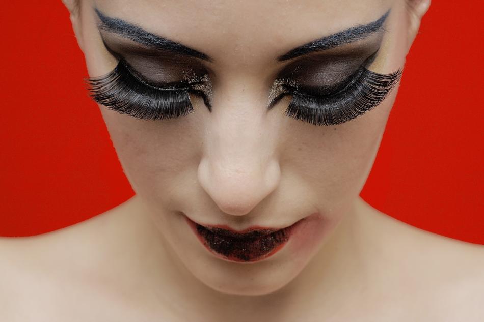 makeup with huge lashes