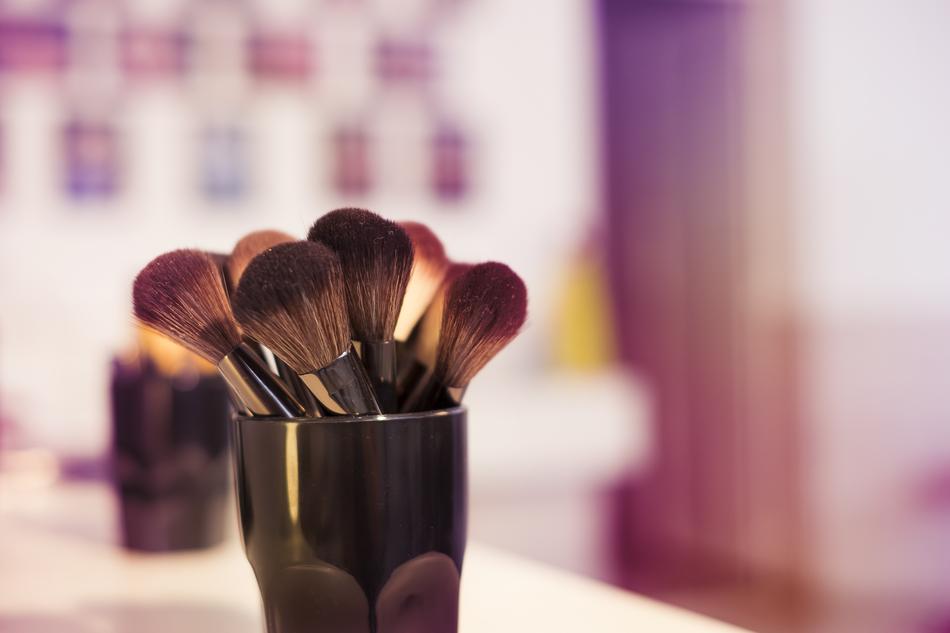 brushes in cup
