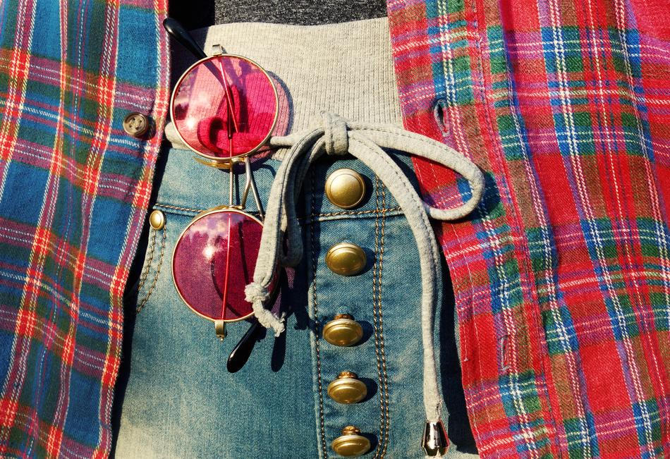 the girl wears pink glasses on her hips