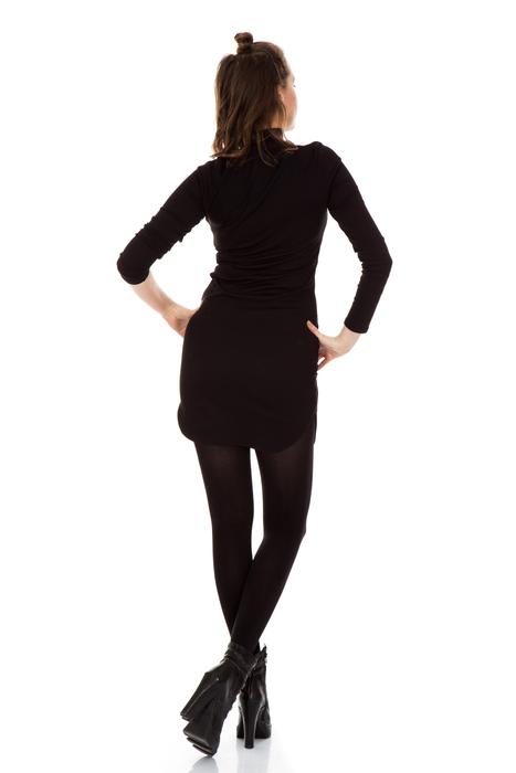 a girl with her back in a black dress