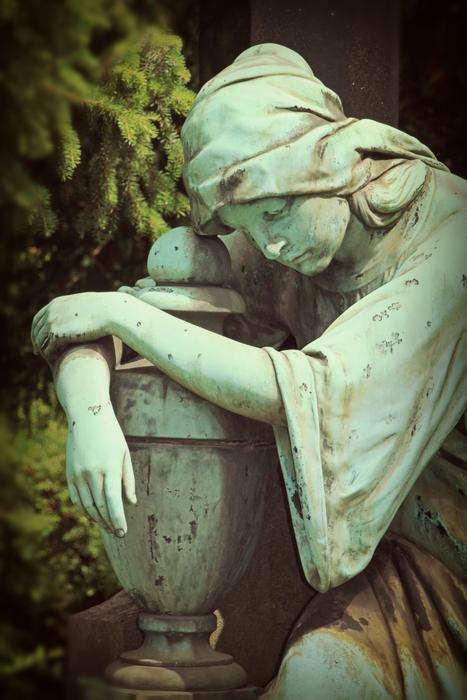 sculpture of a woman on the grave