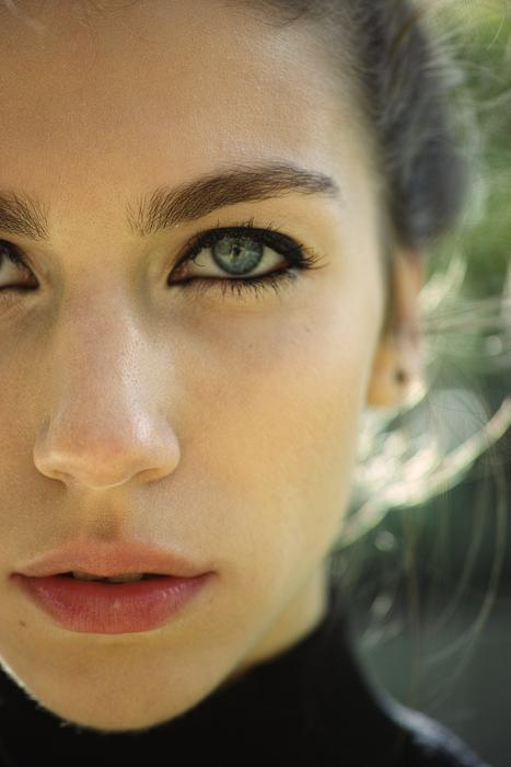 Profile portrait of the woman with blue eyes and pink lips