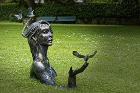 Statue Woman