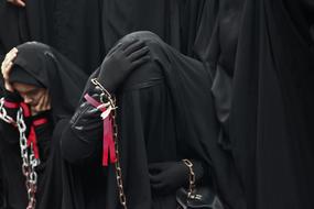 mourning, women in black burqa